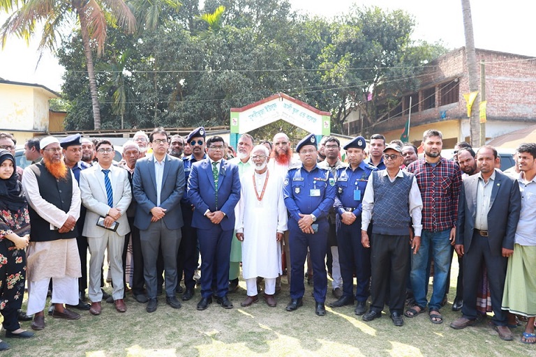 দই বেচে বই কিনে সমাজসেবায় অসামাণ্য অবদান রাখা চাঁপাইনবাবঞ্জে একুশে পদকপ্রাপ্ত জিয়াউল হককে সংবর্ধনা 
